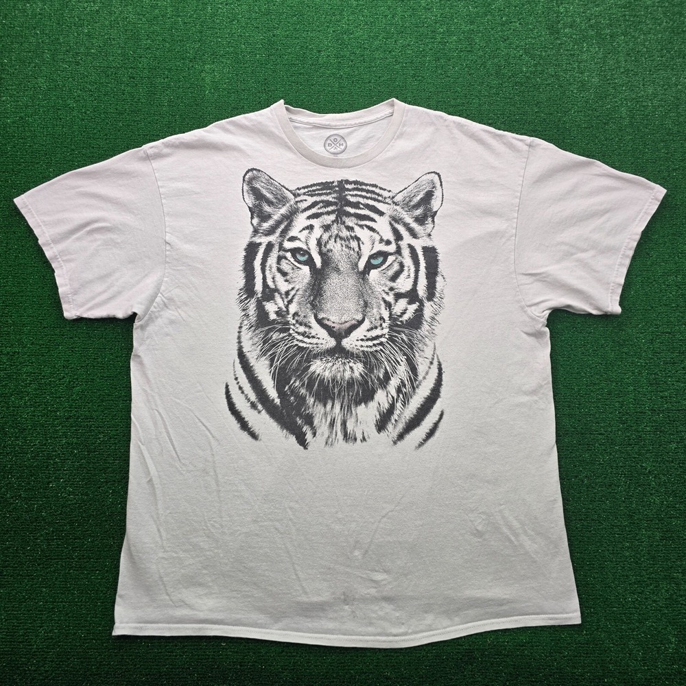 DOM Blue-Eyed Tiger Big Face Graphicโ Tshirt Mens 2XL White Short Sleeve Casual